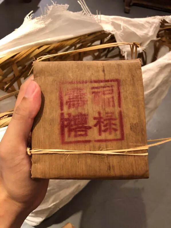 99年景迈古树茶砖，福禄寿喜生砖！
规格：一件27包