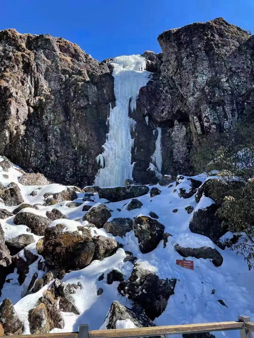 大自然的鬼斧神工—轿子雪山