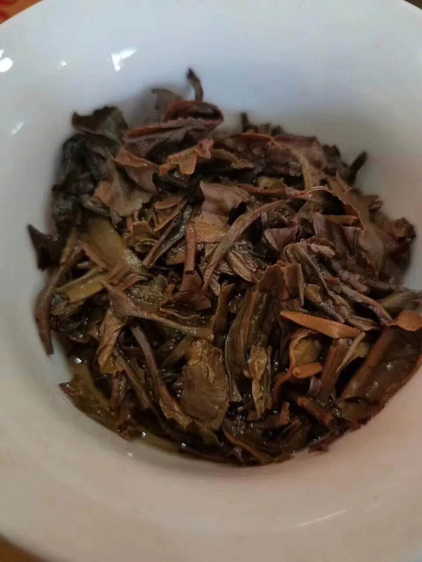 95年班章生态饼茶生茶357克，叶底肥厚有活性，茶气