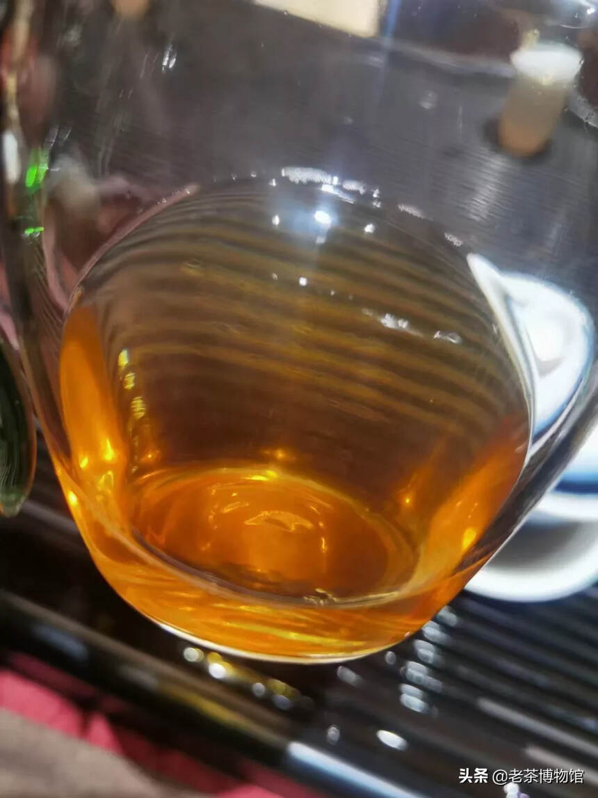 2007年昌泰南糯野生茶。
400g茶壶陈，条形粗壮