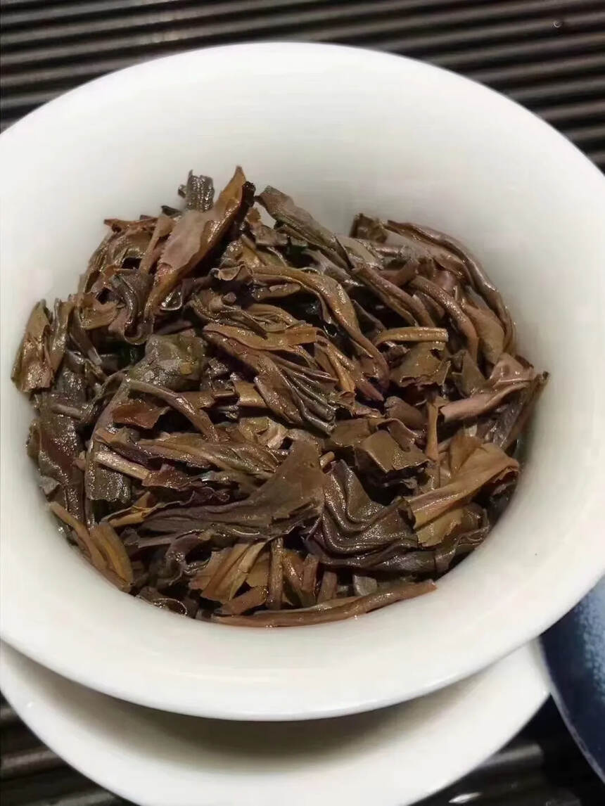 2008年福海茶厂出品7526青饼，一饼357克，茶