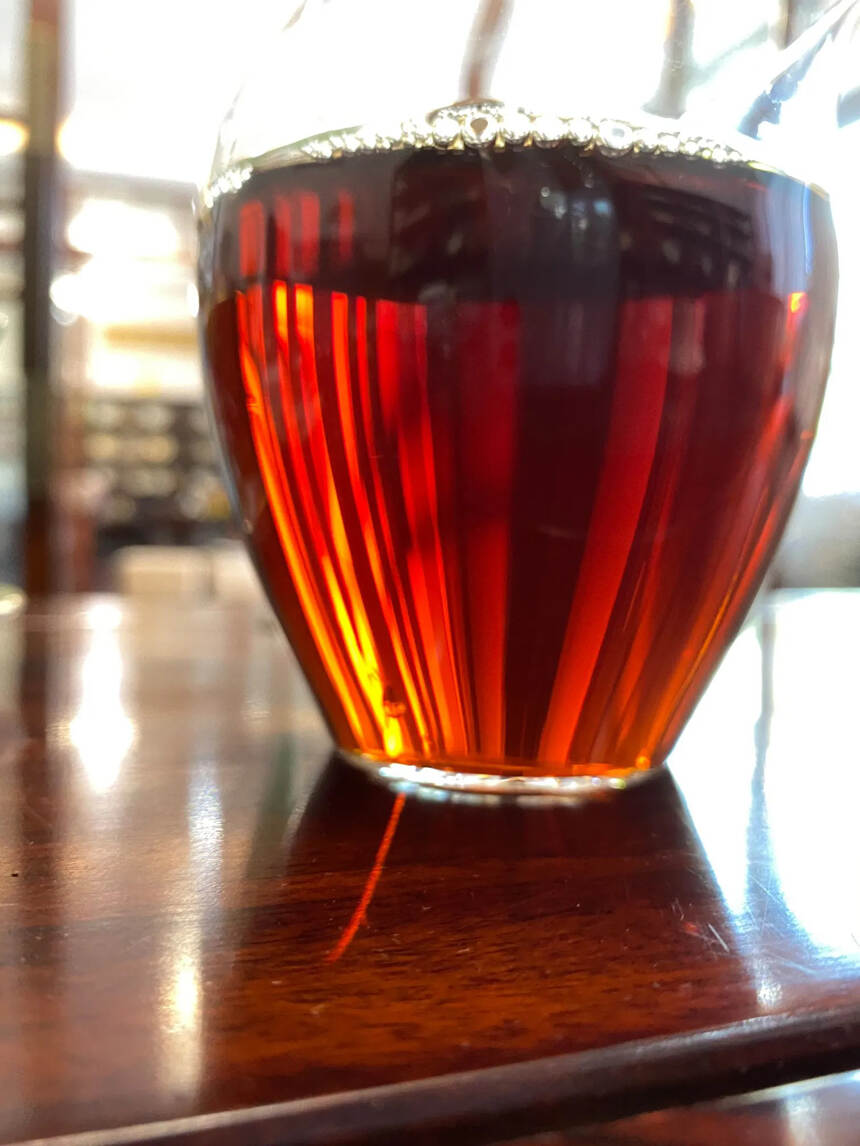 2010年老曼峨古树茶，云河熟茶经典。茶气足味醇和。