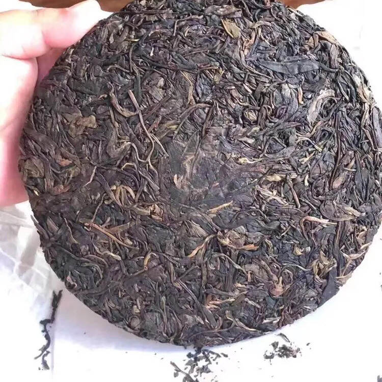 2005年保塘烟香味十足的古树茶，茶底肥壮厚实有力，