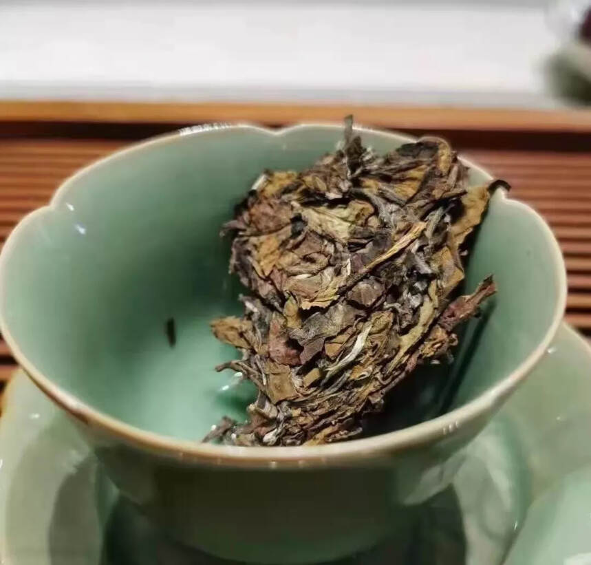 当下即饮  藏之惊艳
【曼松白茶】
曼松白茶，极甜，