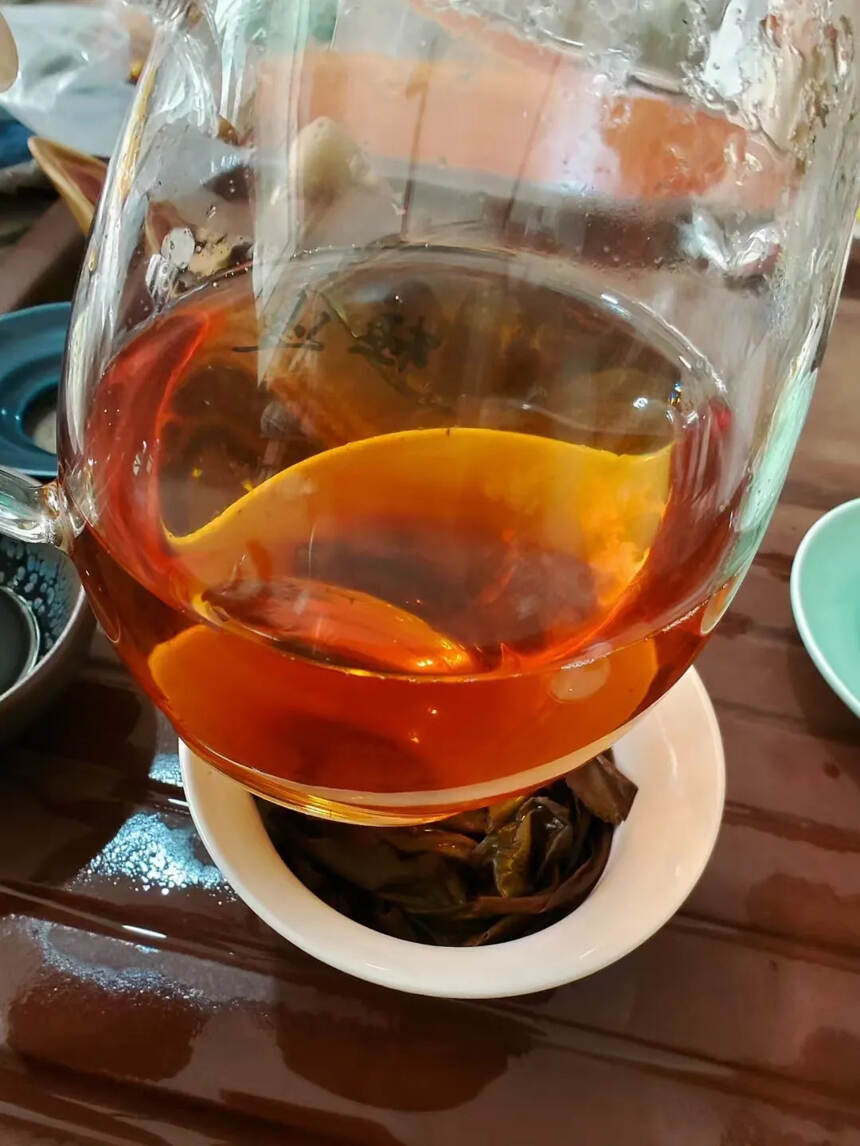 八十年代香港廖福茶號-老生茶
?规格:200克一盒，