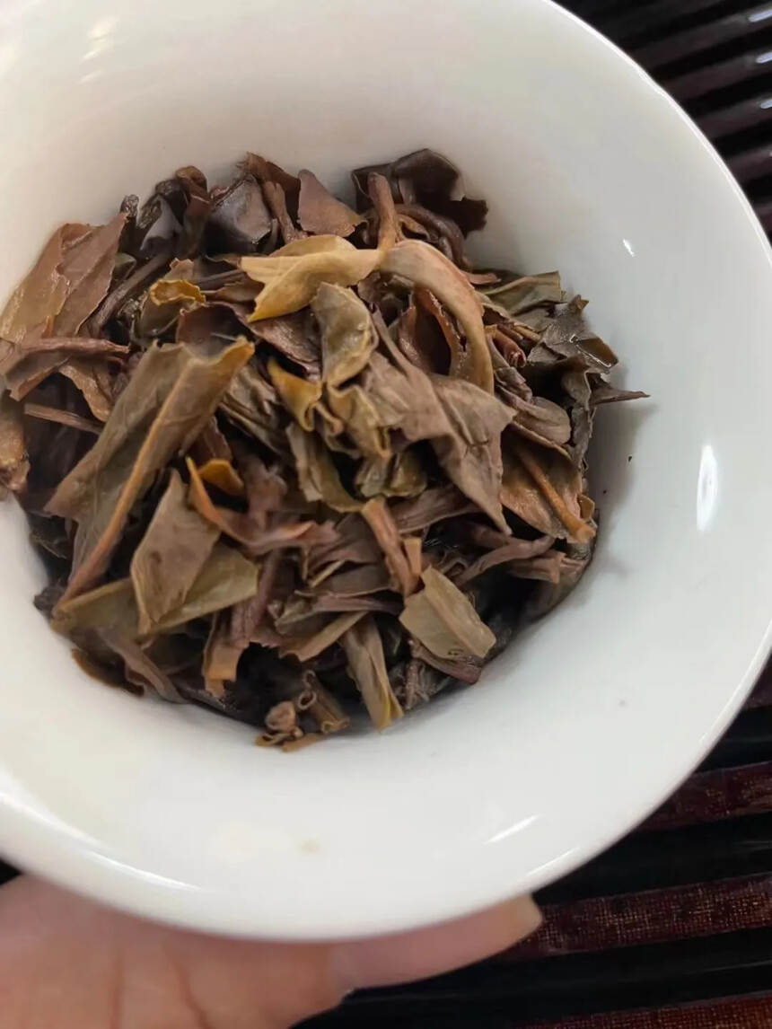 2005珍藏版生态圆茶易武野生古树茶，42饼一件，精