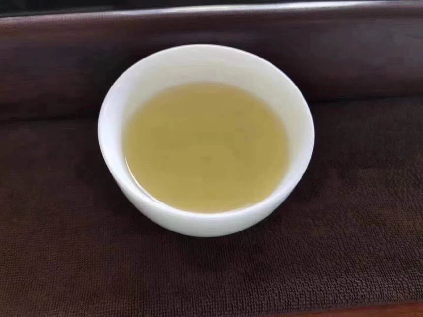 2022年曼糯古树茶，色泽油润，入口即可感知汤水的顺