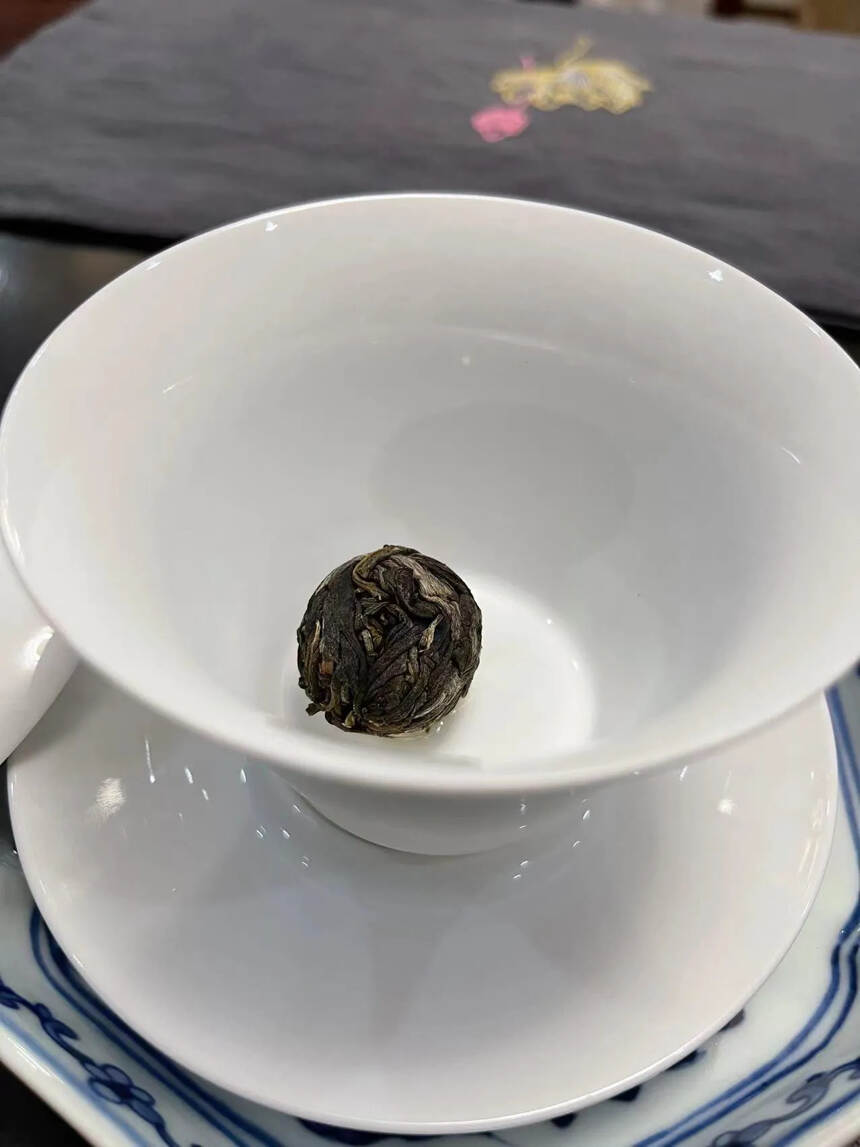 高端龙珠生茶系列—2021年贺开古树龙珠。一粒7克
