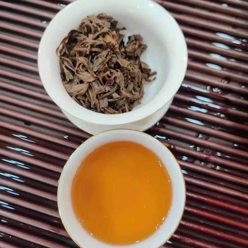 2004年班章精品饼茶，广州深圳富华公司定制。#普洱