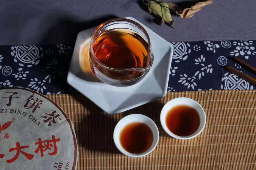 2009年的枣香老熟茶 ，入口糯滑感非常棒，茶汤色泽