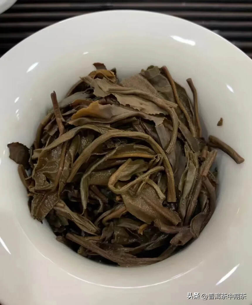 2004年象明茶厂易武麻黑古树茶，357克，蜜香非常