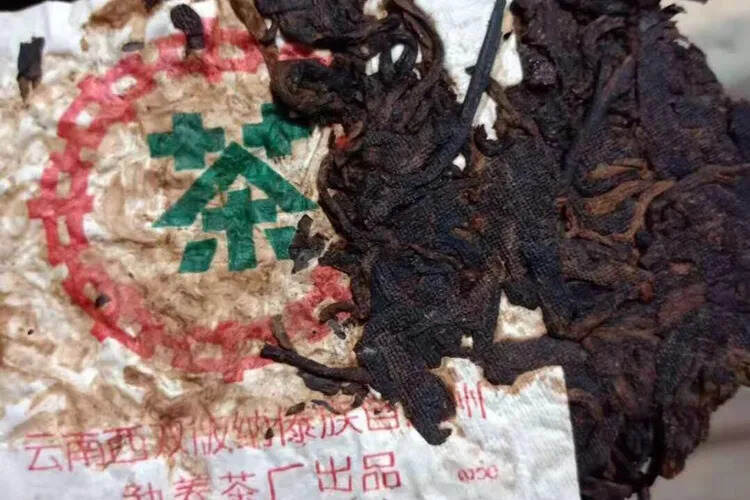 ??97年勐养茶厂绿印熟茶，中茶外包定制。香气高扬，