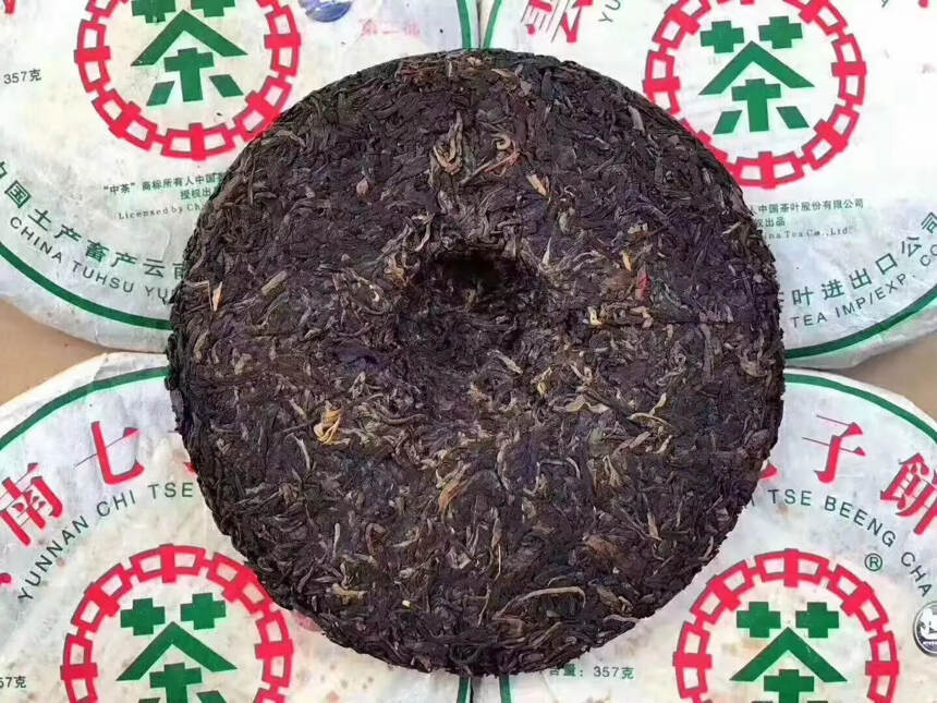 2005年华联饼  高品质好茶 普洱生茶
澳门华联在