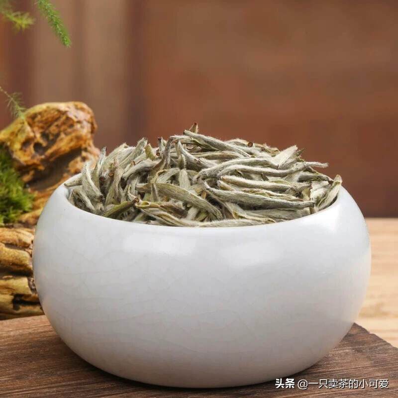 新品上市邀您品茗！
特级白毫银针：
粒粒饱满，银毫丰