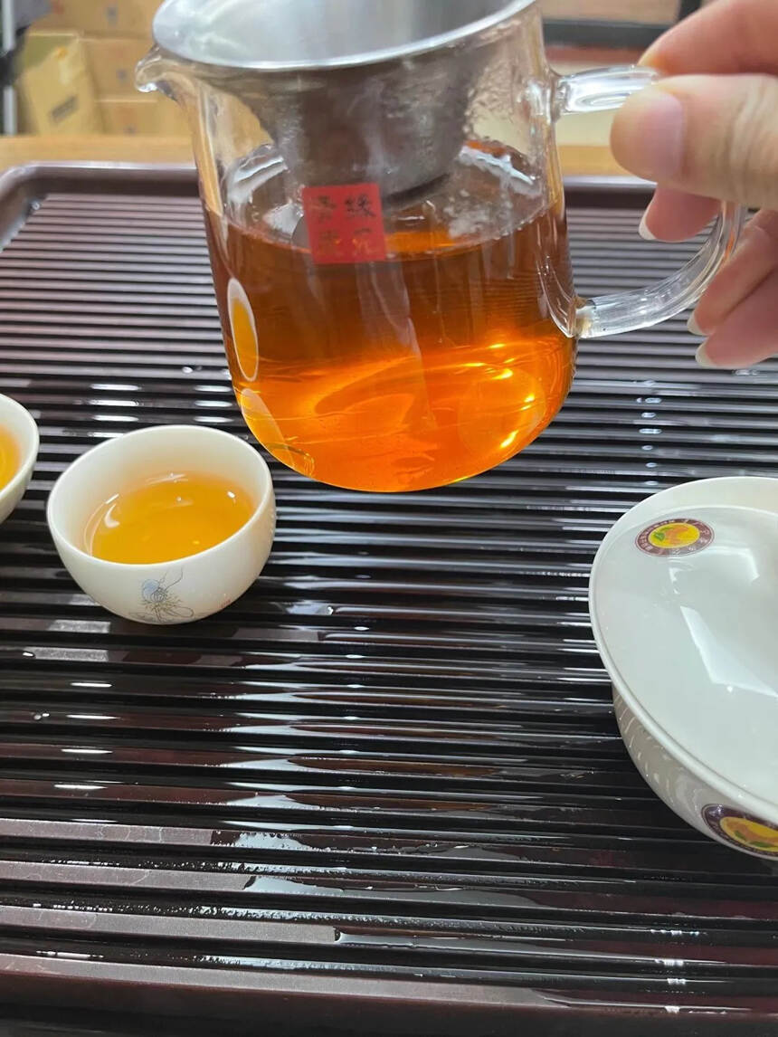 2006年中茶牌绿印生茶饼 8841 特级青饼 。正