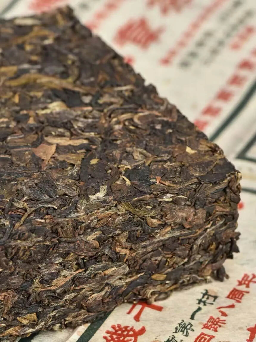 500克老班章古树茶砖，茶气十足，烟香浓郁，滋味纯正