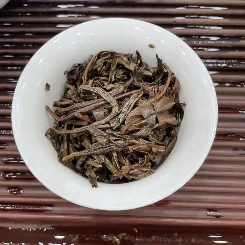 ??

老紫芽来喽，堪称茶中贵族，茶中贵族的紫芽，入