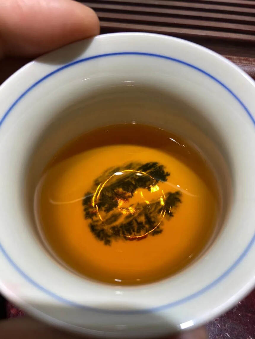 古树茶首选150年以上树龄古树冰岛，有苦有甜有回甘，