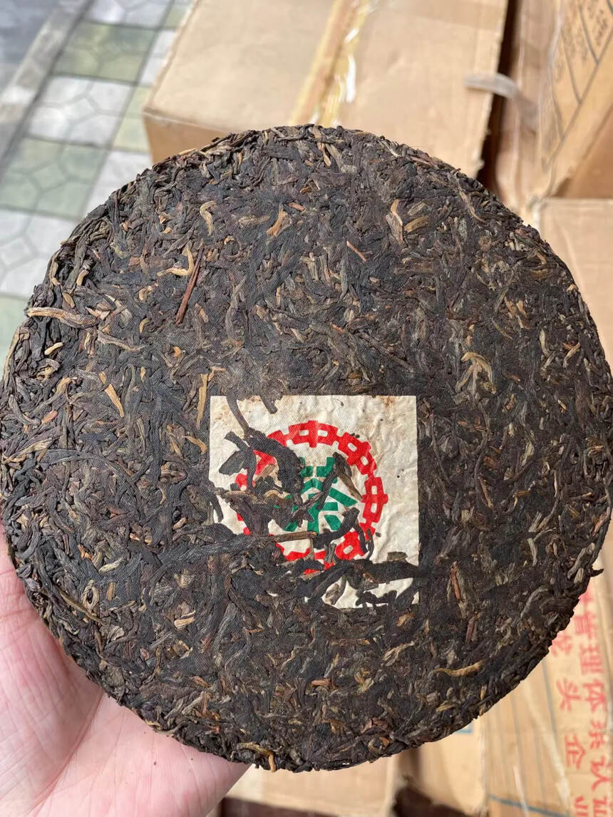 2000年·千禧年小红印青饼生茶
二十年干仓存放,甄