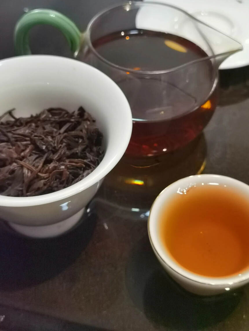 05年易武昌达号高山古树圆饼生茶，高山寨纯料茶，出蜜