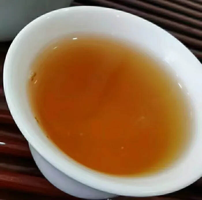 玩家茶：《易武顺时兴》
规格：250克/砖，108砖