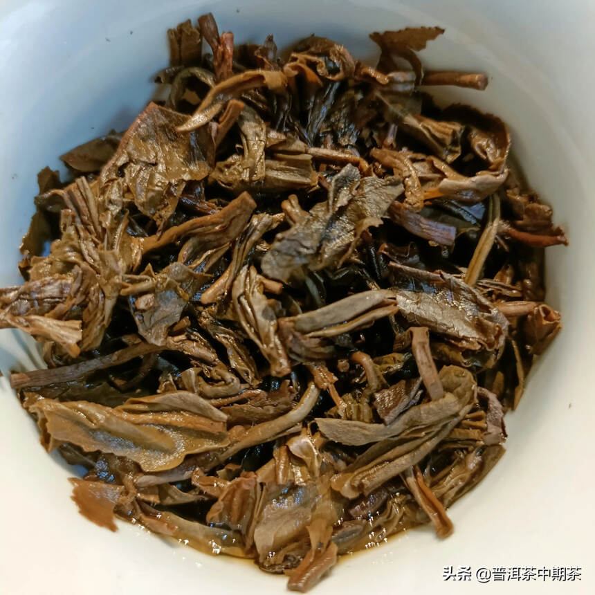 2001年普洱班章茶王饼357克，42片/件，汤色琥