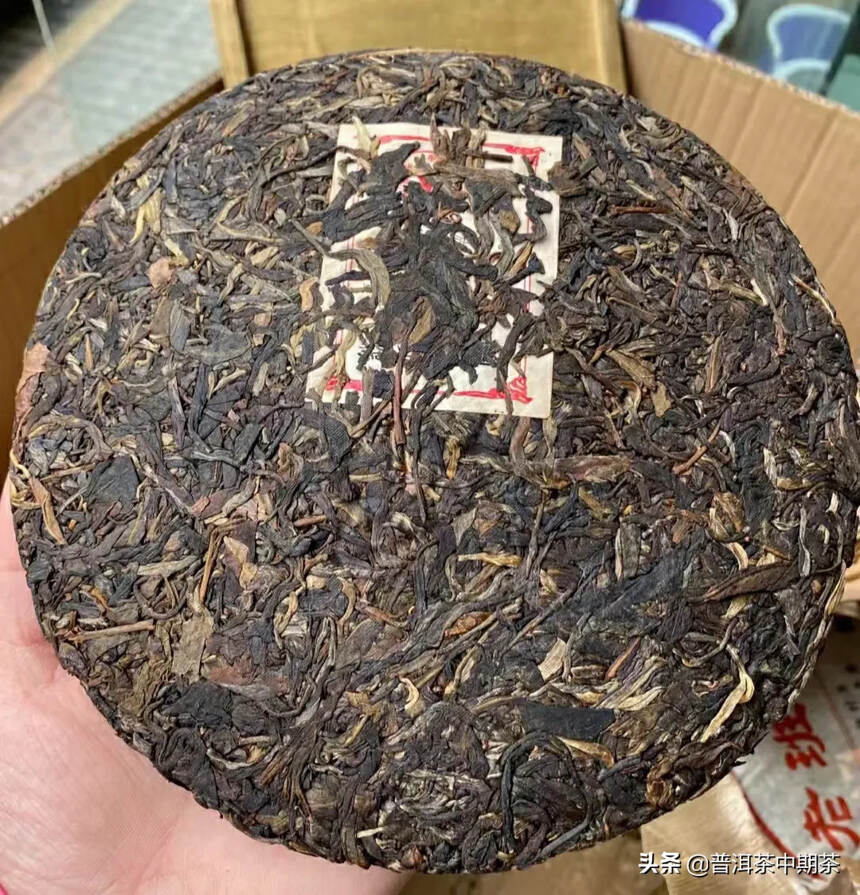 2006年普洱茶生茶老班章357克饼形圆润饱满厚实，