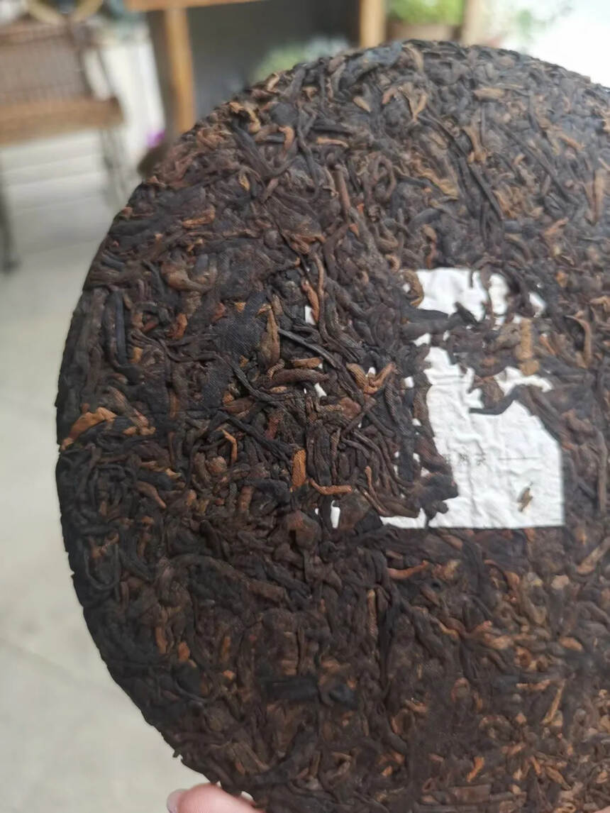 买一大送俩小。
2018年布朗大树熟茶饼，2020年