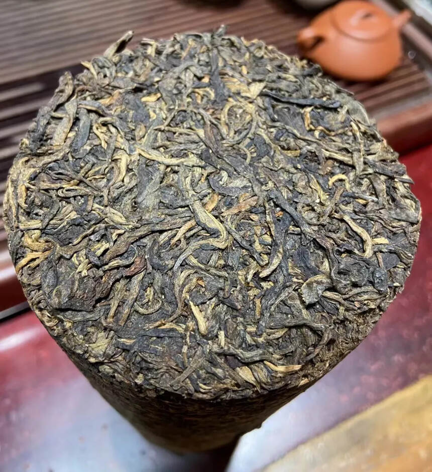 2000年班章茶柱，2公斤一柱，昆明干仓，芽头密布，