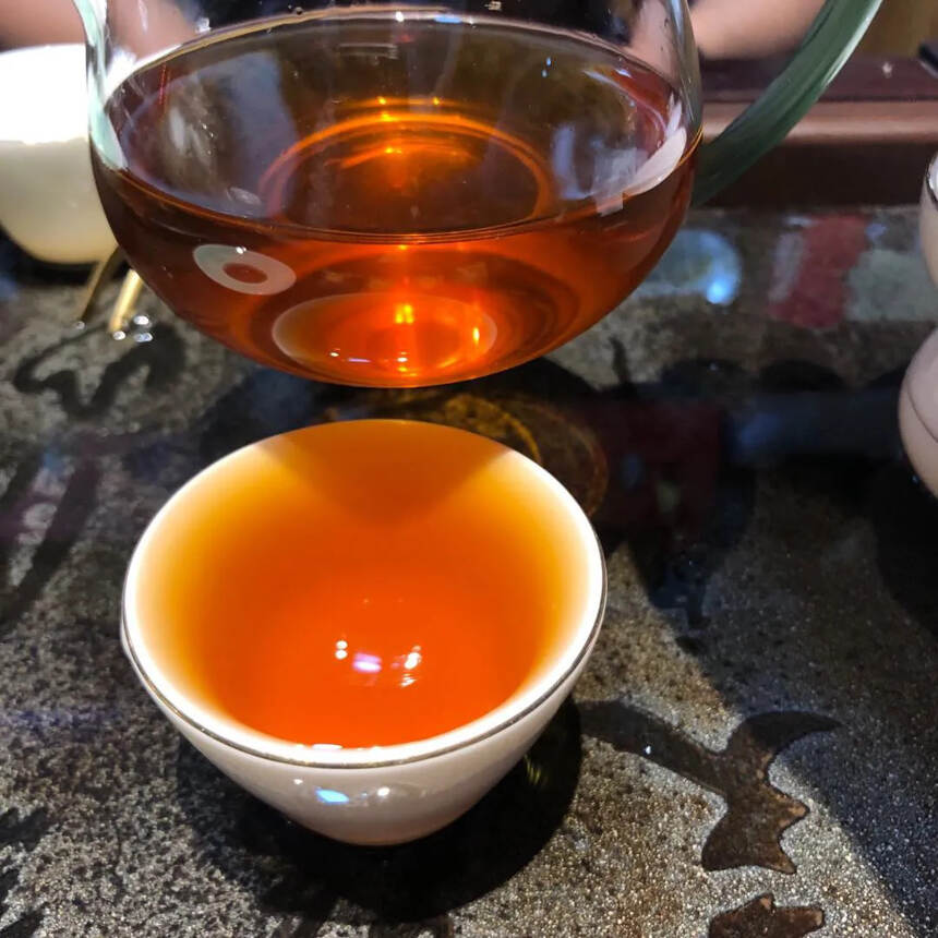 02年中茶绿印7532老生茶，纯干仓老茶！干香汤甜！