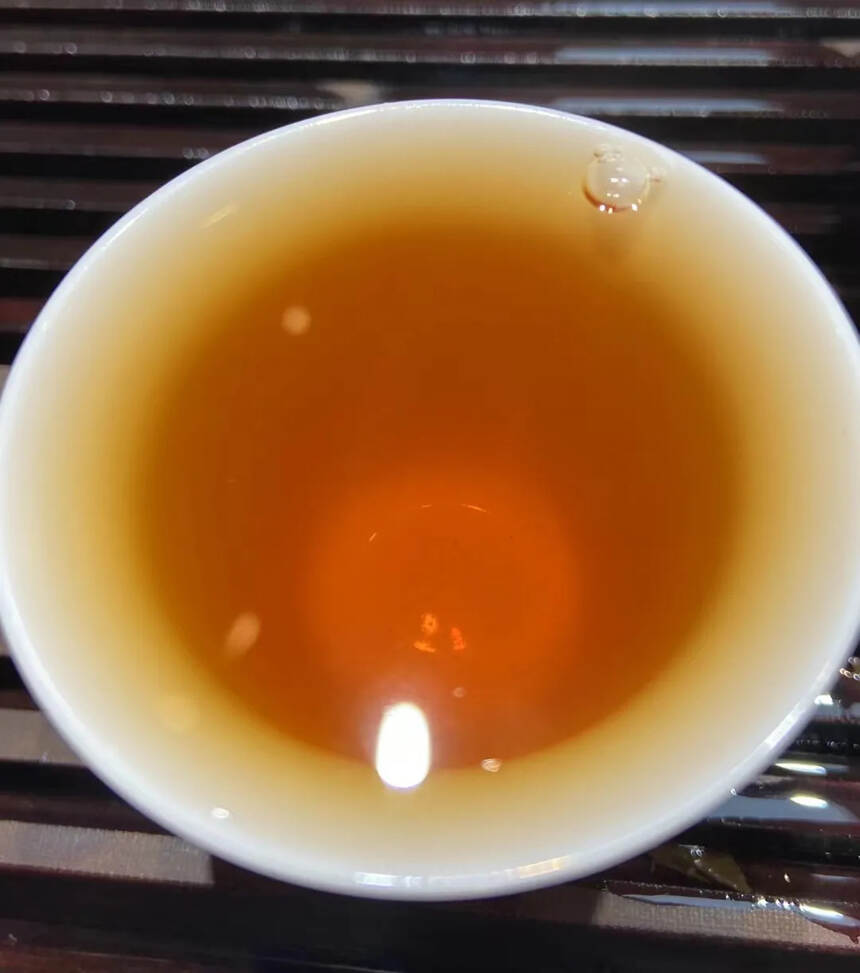 2000年班章茶柱，2公斤一柱，昆明干仓，芽头密布，