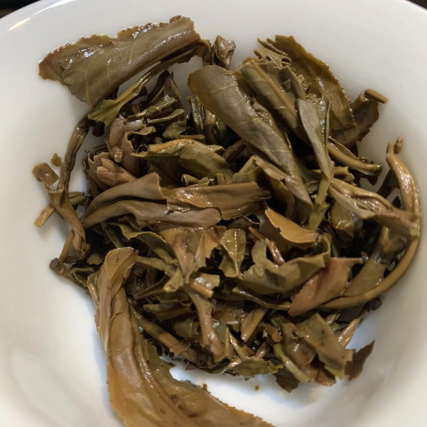 06年布朗山章朗古树茶一马当先，茶气足香甜蜜香。