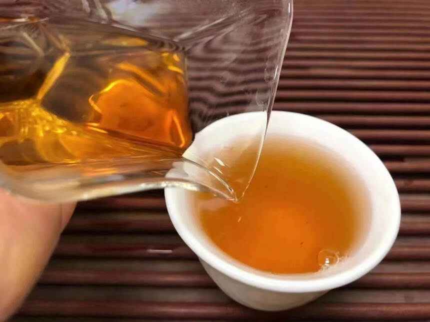 茶气足，水甜。回甘持久，香气扑鼻，茶味浓郁，品质好茶