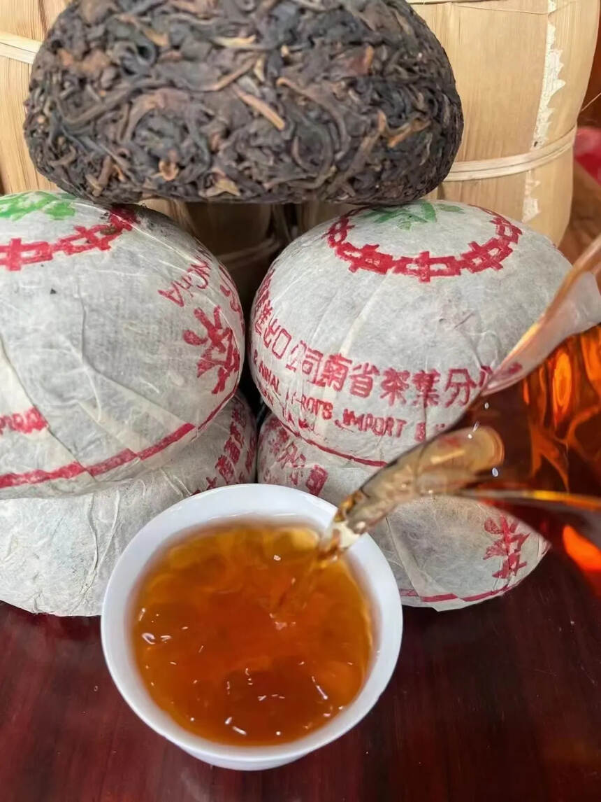 90年代薄棉纸｜苹果绿印沱茶
条索整洁清晰，细嫩饱满