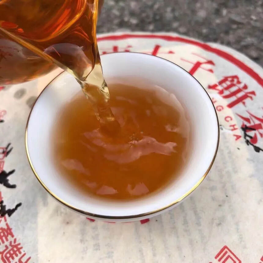 99年绿印大叶青饼老生茶，昆明纯干仓！药香甘甜#普洱