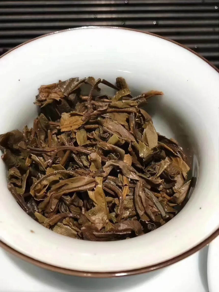 03年兴海茶厂班章野生乔木茶，特制精品生茶，一饼35