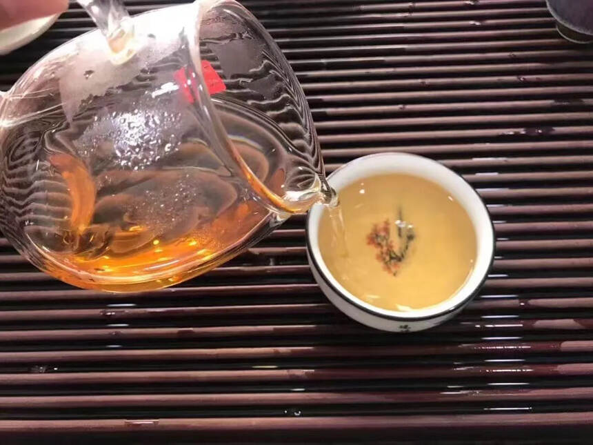 2003年小红印生饼，勐海厂内飞 #普洱茶# #茶生