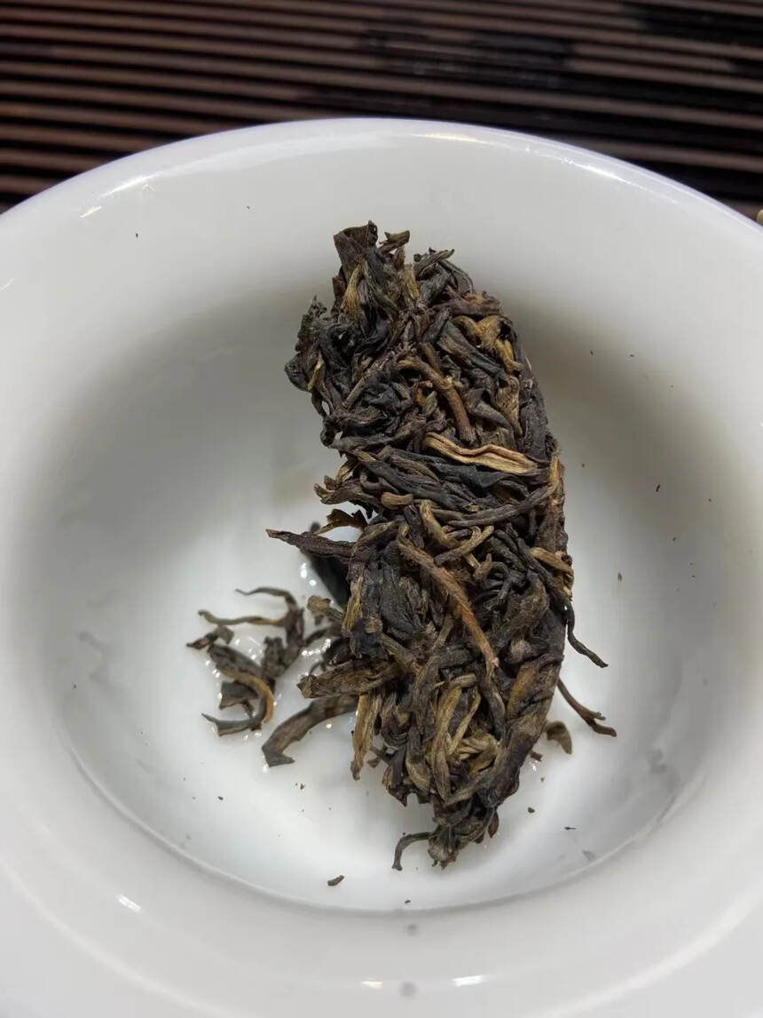 2000年班章茶柱，2公斤一柱，昆明干仓，芽头密布，