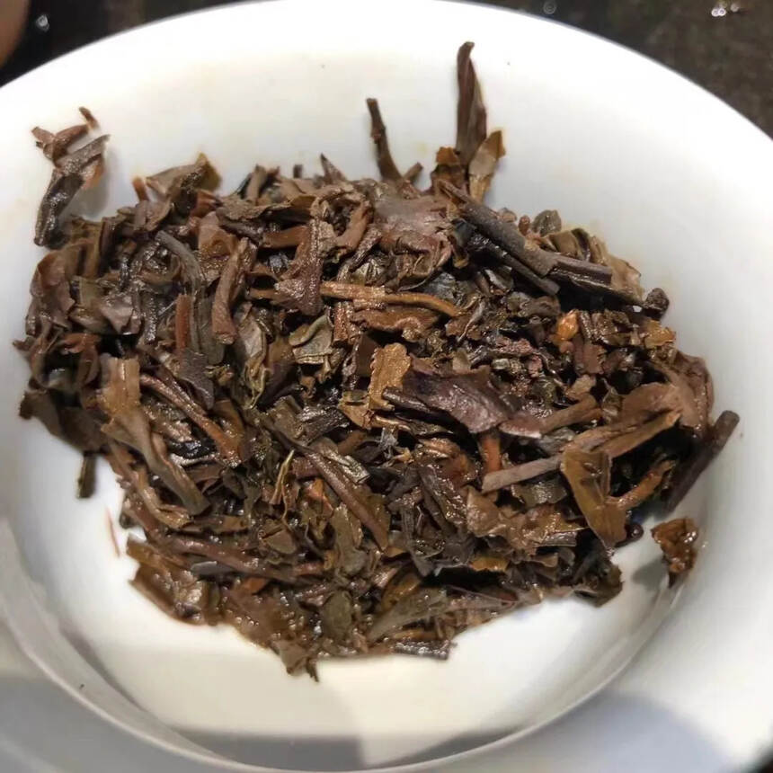 90年代纯干仓大红印铁饼，茶味浓郁 回甘持久
红印薄