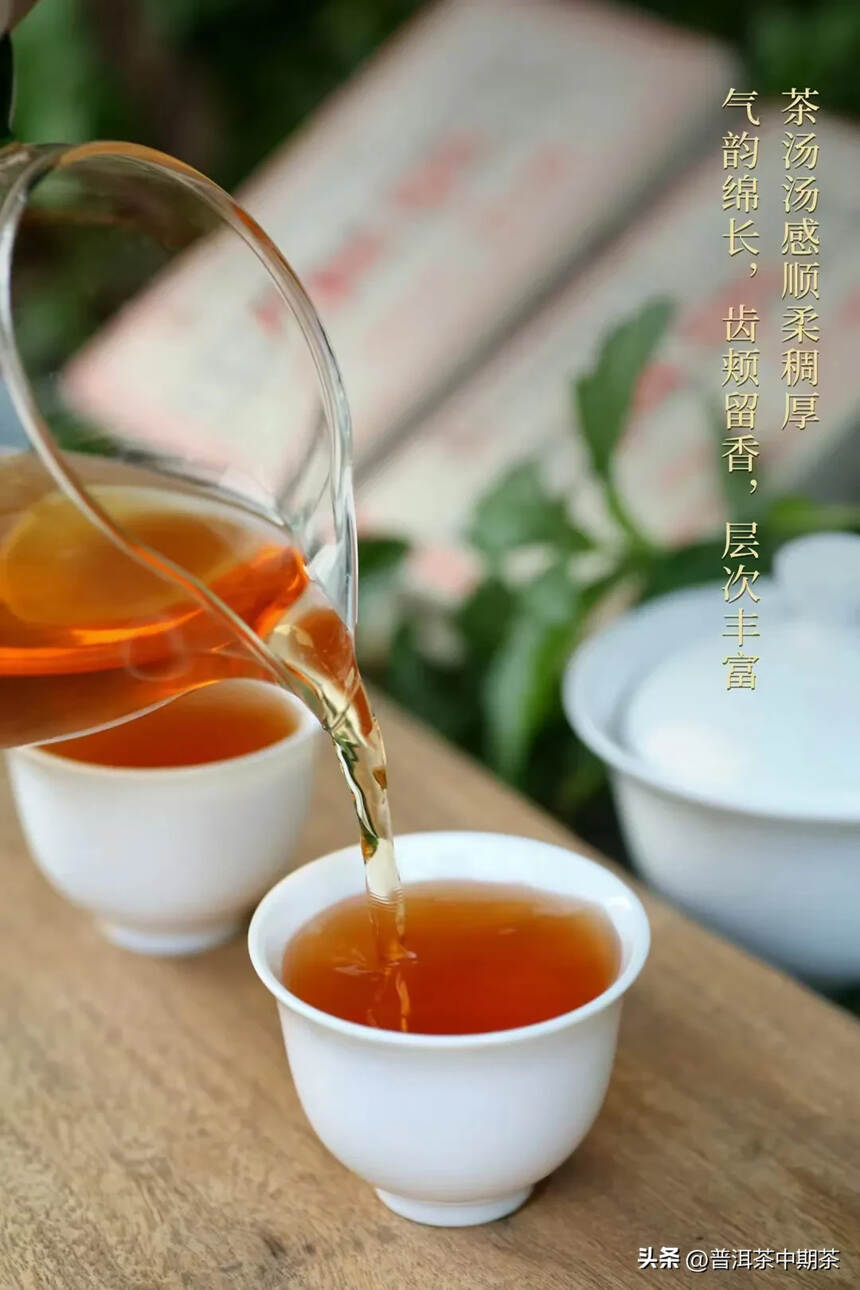 2002年易武茶王张毅
【赏状茶王】250克/砖、1