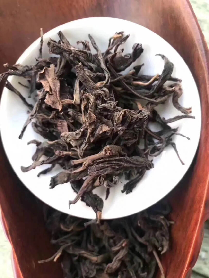 80年代老易武散茶生茶，昆明纯干仓，纸箱密封保存。3