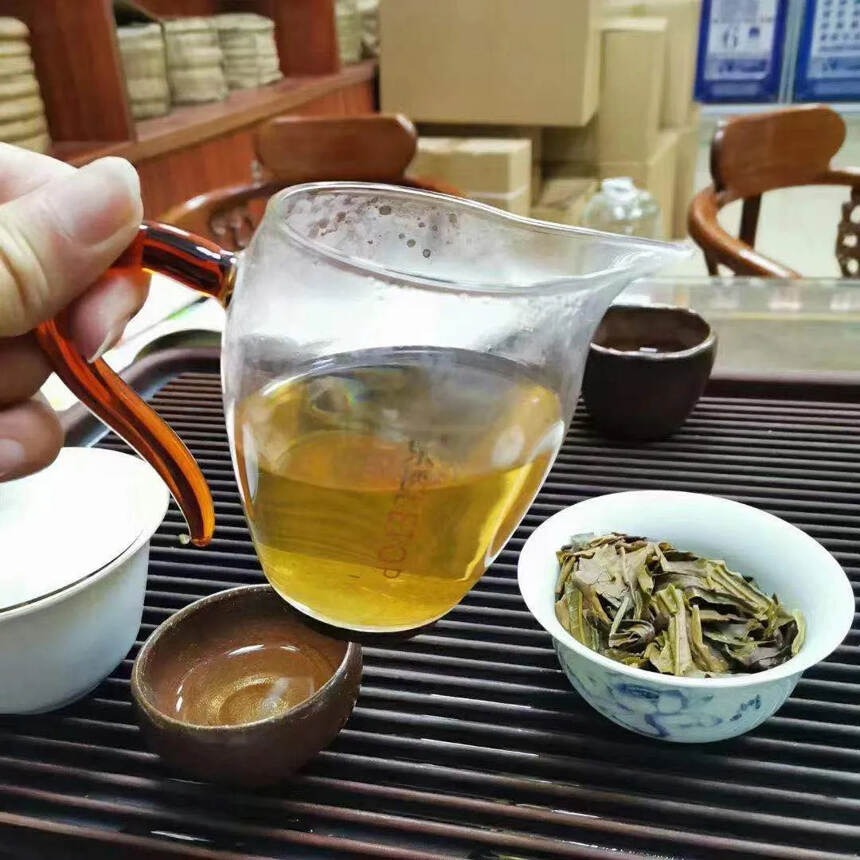 2017年易武古树茶，性价比高非常高#普洱茶# #茶