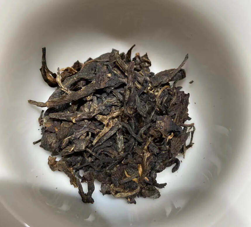 古树茶首选150年以上树龄古树冰岛，有苦有甜有回甘，