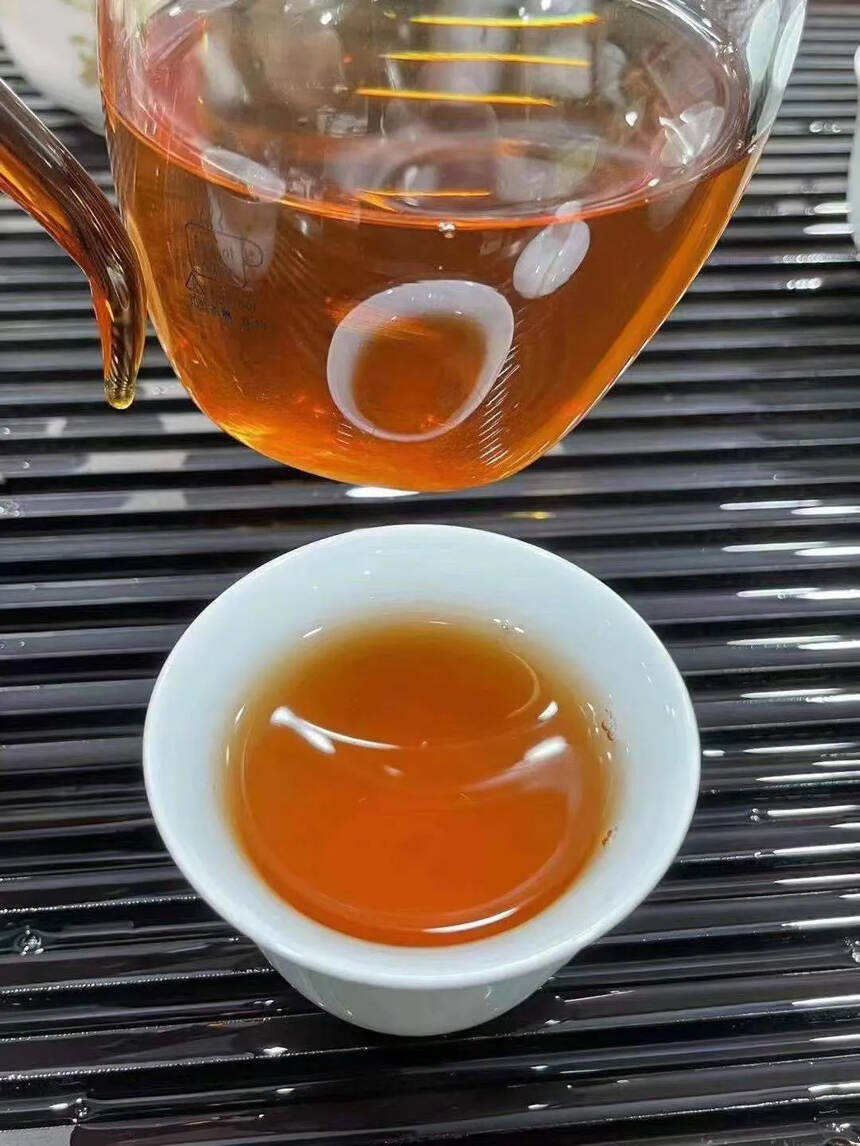 2006年，金竹圆茶，昌泰號出品，茶水细腻，汤色红亮