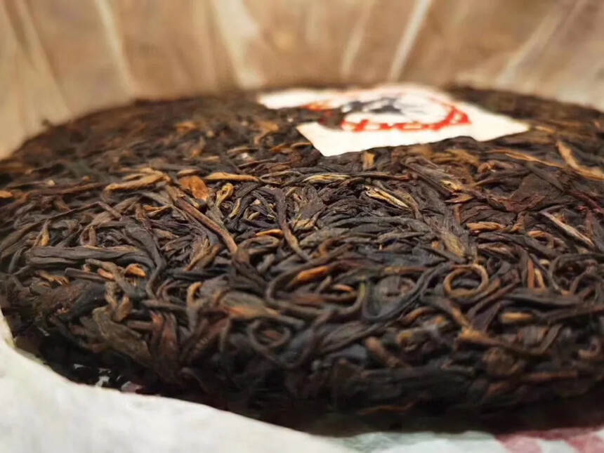 茶品：99年甲级红印生饼
规格：400克/片．84片