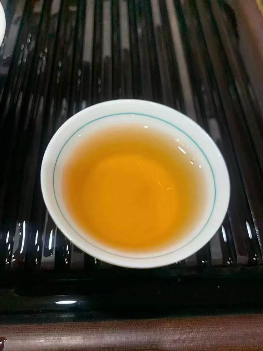 07年有机茶饼，此茶农业科学研究所选用头春原料，条索