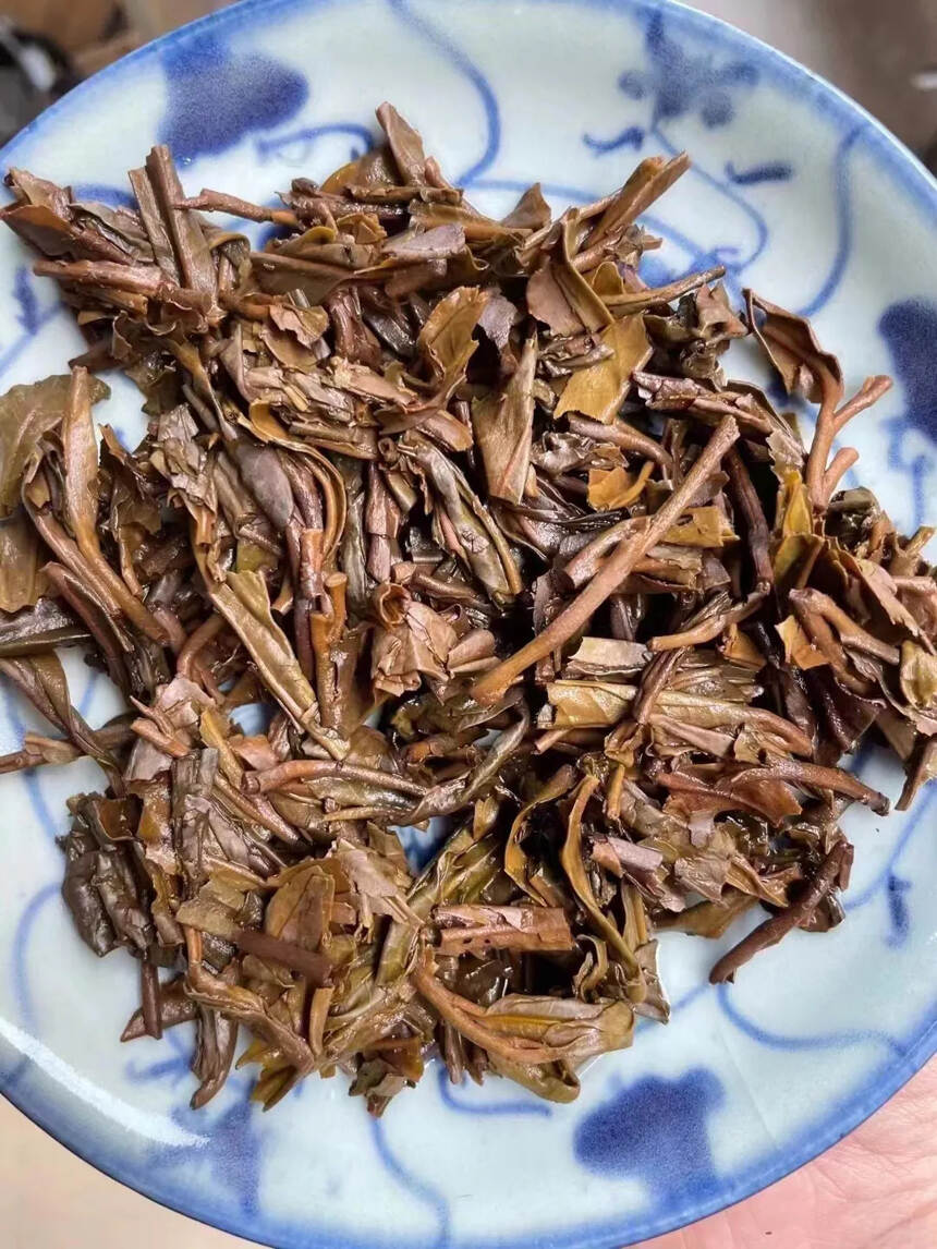 2003年福海老班章古树青饼，茶味浓郁，口感好茶气足