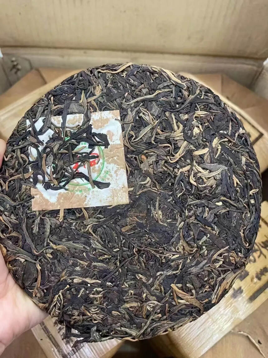 巴达古茶，2014年生茶，规格：28片/件。巴达茶典
