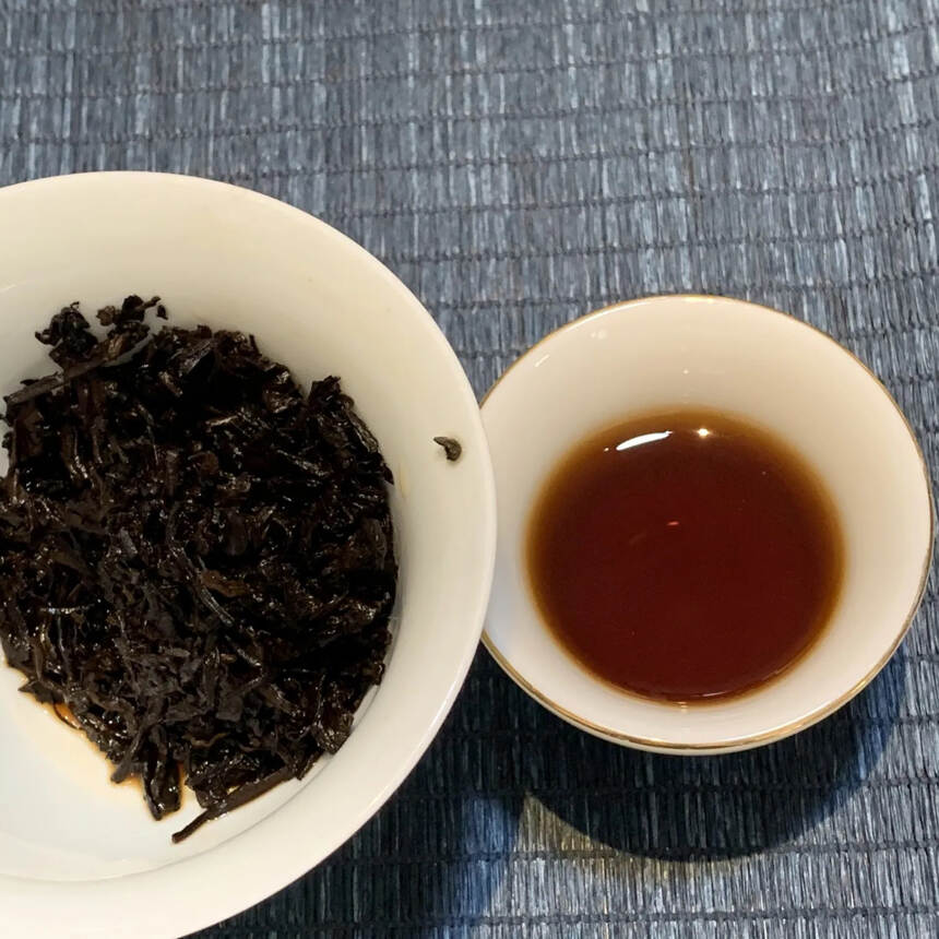 90年代香港茶商定做的一批纯料大树熟茶，采用景谷九台