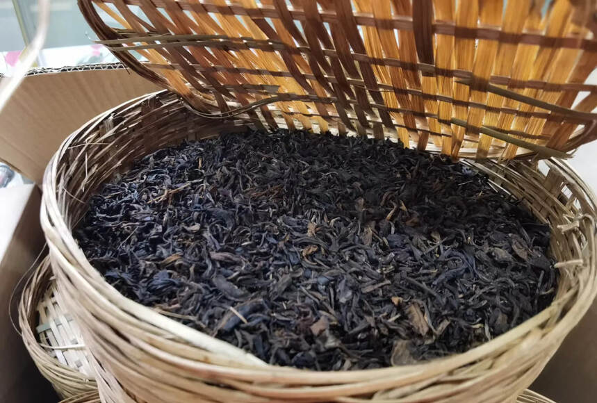 1996年老班章生茶纯干仓竹箩散茶，傣家族制作！早期